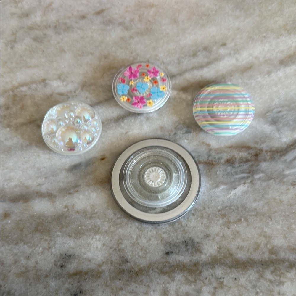 Magsafe popsocket and extra tops